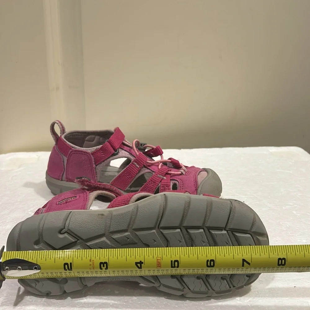 Keen Newport H2 WaterResistant washable Outdoor hiking Sandal Shoe size 12 pink